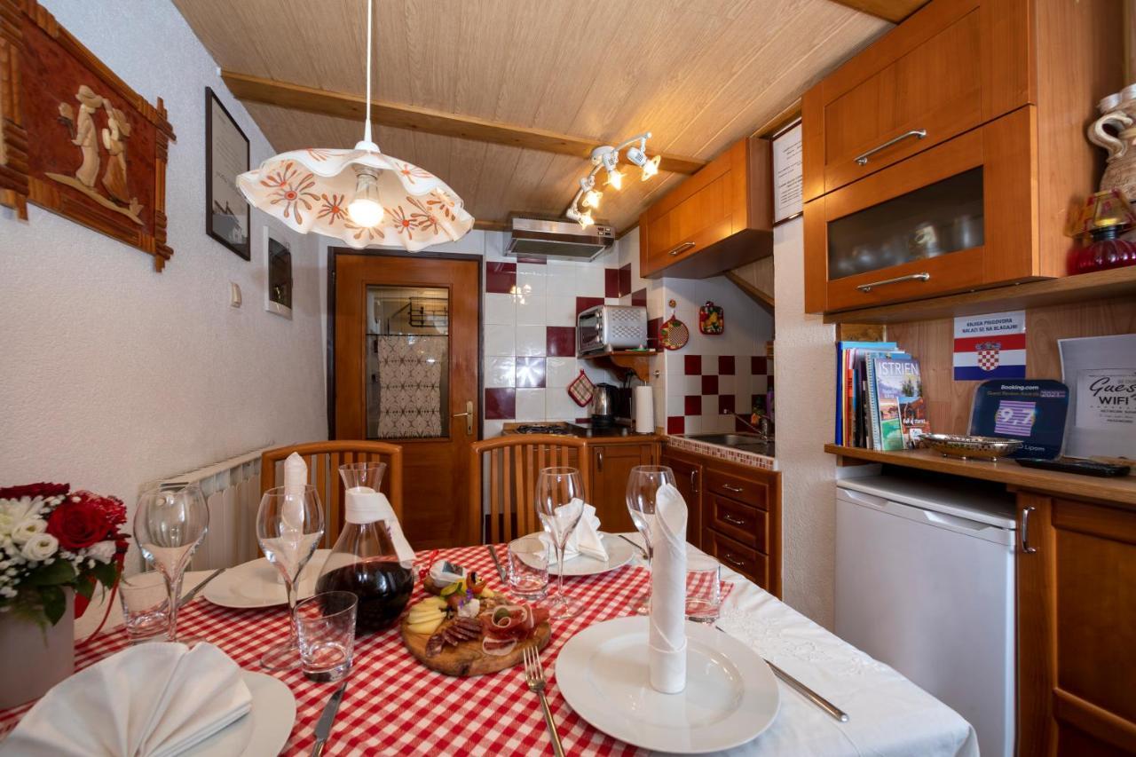 Apartment Pod Lipom Roč Eksteriør billede