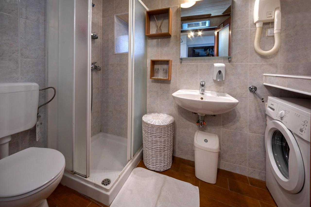 Apartment Pod Lipom Roč Eksteriør billede